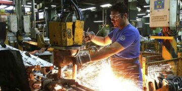 La industria sigue en caída