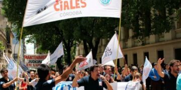 Judiciales paran el viernes para exigir una suba de 10%