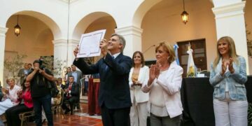 Llaryora declarará la emergencia económica municipal