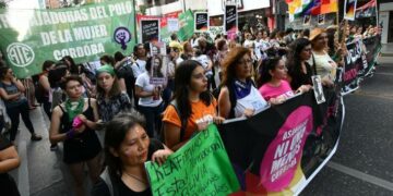 Una multitud marchó en Córdoba