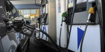 El Gobierno oficializó la suba de impuestos a los combustibles