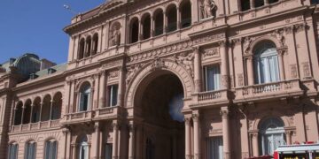 El Gobierno toma $5.000 millones del sector público para financiarse