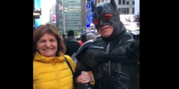 Patricia Bullrich se filmó junto al Batman oficialista