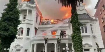 Violento incendio en una universidad de Chile