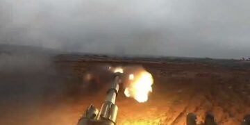 Artilleros rusos dan un espectáculo de su poder explosivo