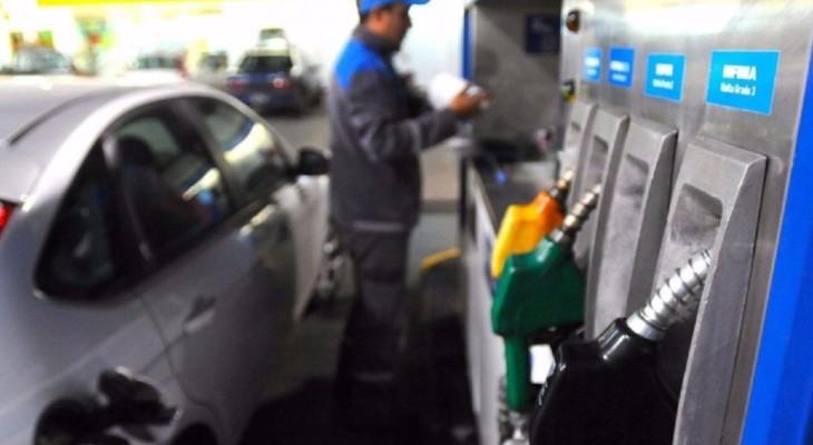 Fernández frenó un aumento previsto en los combustibles