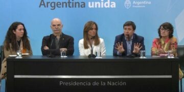 Arroyo confirmó que habrá un nuevo cronograma de entrega de tarjetas alimentarias