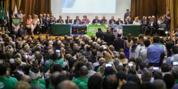 En Smata, Fernández lanzó un plan automotriz para la próxima década