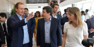 Arroyo entregó las primeras 7.500 tarjetas alimentarias