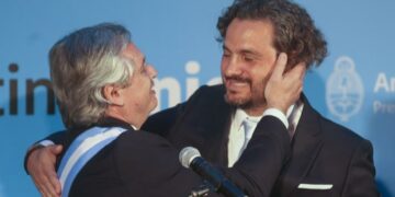 Cafiero desmintió que el Gobierno estudie un desdoblamiento cambiario