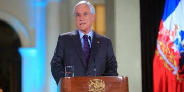 Desapareció un avión de las FFAA y Piñera cancela el viaje a Argentina