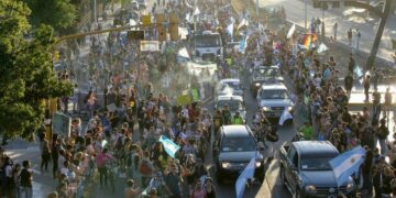 Miles de mendocinos protagonizaron una inédita movilización