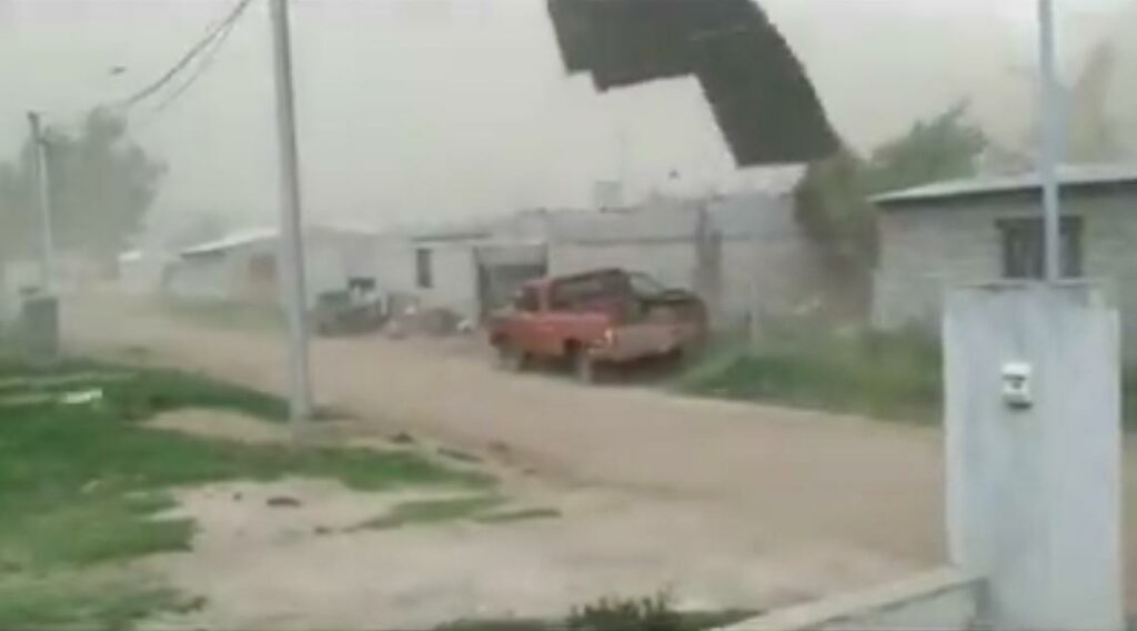 “¡Se llevó el techo, Antonio!”: así destrozó la tormenta una vivienda en General Levalle