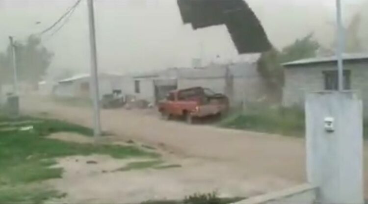 “¡Se llevó el techo, Antonio!”: así destrozó la tormenta una vivienda en General Levalle