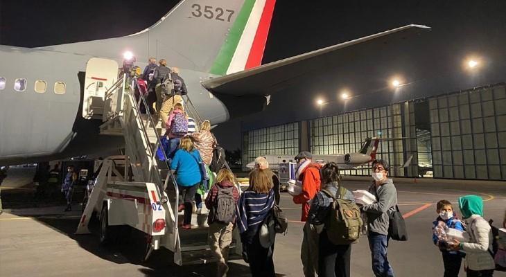 Regresan al país 300 argentinos varados en México