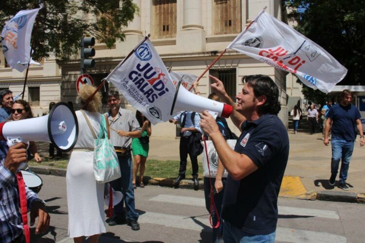 Alto acatamiento al tercer paro de los judiciales