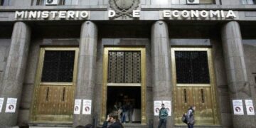 Economía colocó cuatro bonos por $ 52.448 millones a tasas en torno al 31%