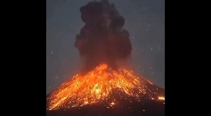 Así fue la impresionante erupción del volcán Krakatoa en Indonesia