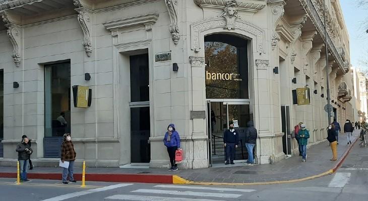 Bancor continúa con la entrega de tarjetas Cordobesa