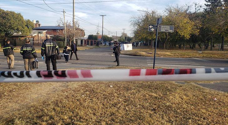 La mataron por un suéter y un permiso para circular