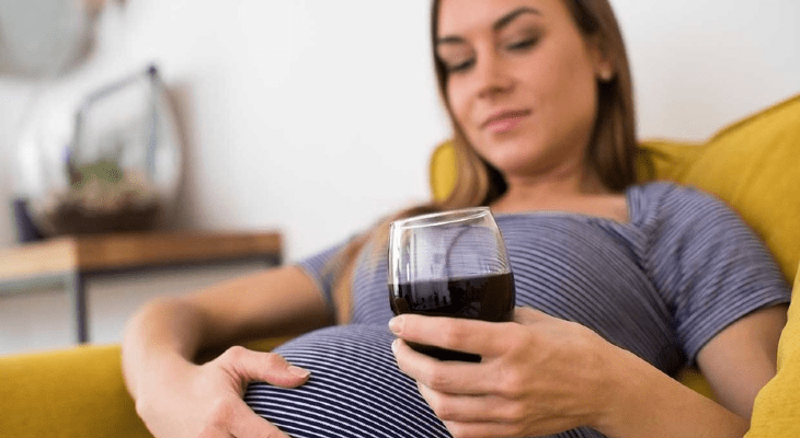 Un 21% de las mujeres embarazadas toma alcohol de forma moderada