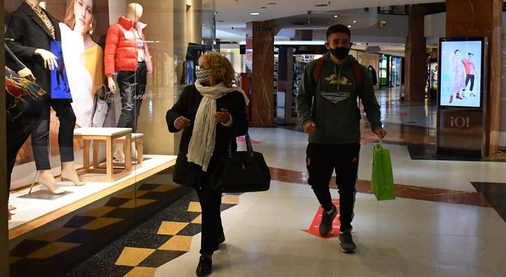 Con medidas de bioseguirdad, los shoppings reabrieron hoy sus puertas