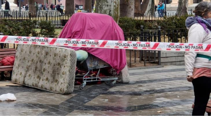 Una mujer en situación de calle falleció en la plaza San Martín