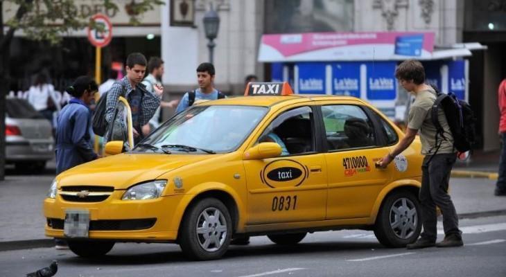 Taxistas en alerta por un posible aval a remises ilegales