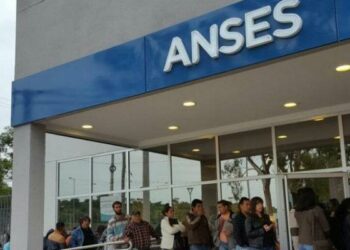 Se oficializó la suspensión del cobro de deuda a las provincias