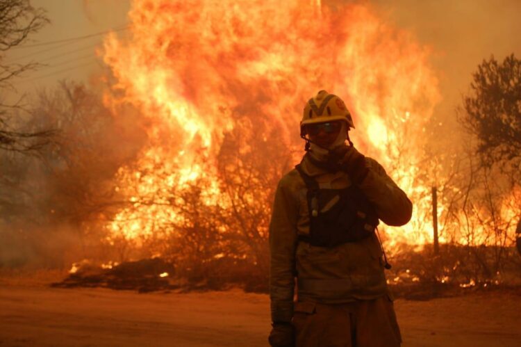 Ya afectan a once provincias y arrasaron más de 120.100 hectáreas