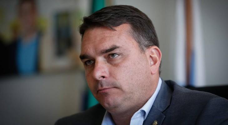Denuncian a un hijo de Bolsonaro por “malversación”