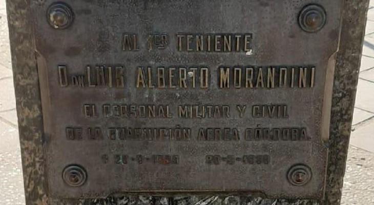 Retirarán de Alta Córdoba un monolito que reivindica el golpe de 1955