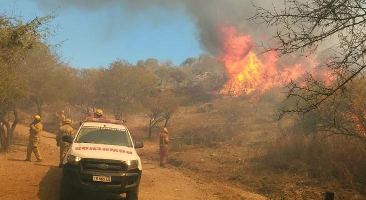 Persisten cuatro incendios activos en la provincia
