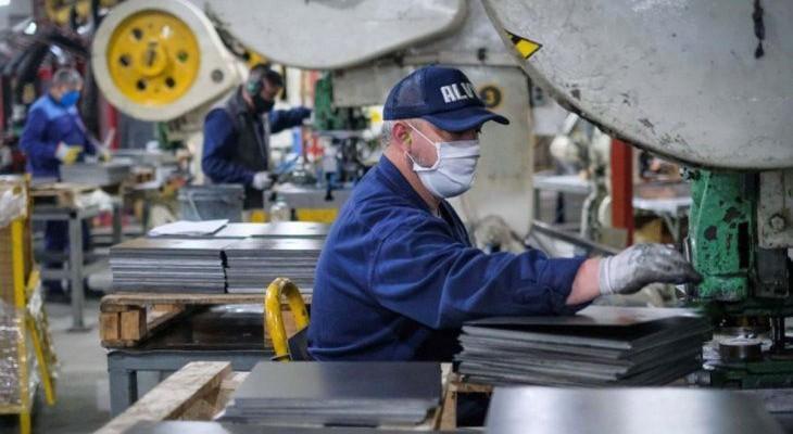 El empleo industrial registró un leve repunte durante junio