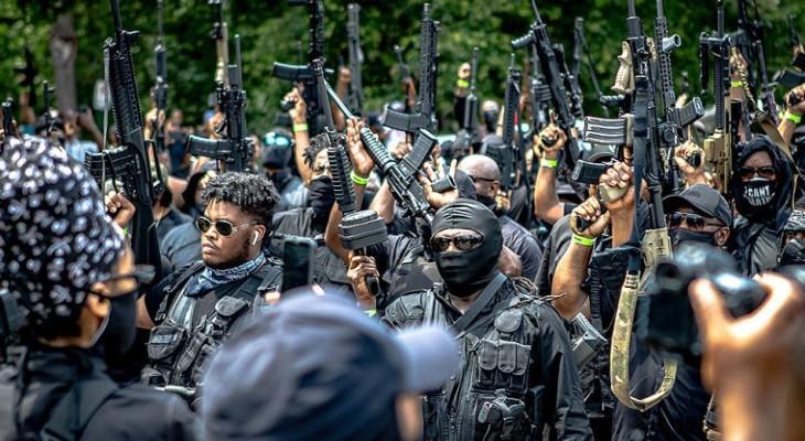 Surge una milicia negra en respuesta a la ola de violencia racista
