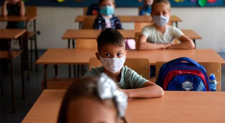Francia cierra 22 de las escuelas reabiertas tras detectar contagios