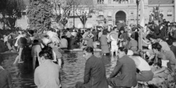Las patas en la fuente y las barbas en remojo