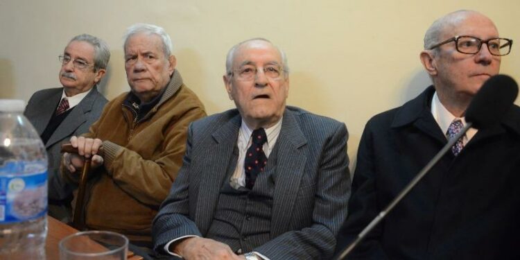 Confirman condena a exfuncionarios por su actuación en la dictadura