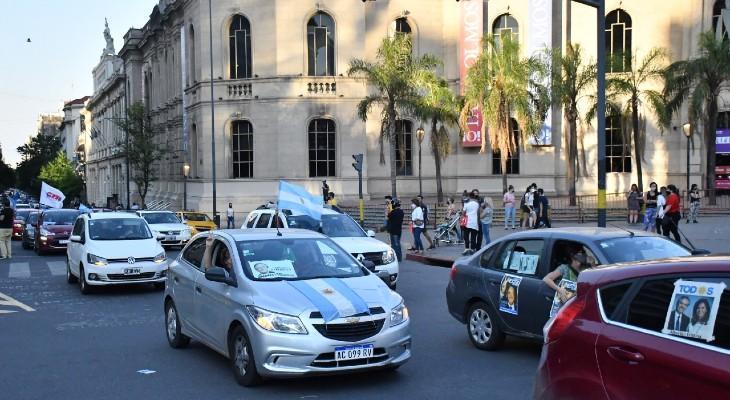 Con una caravana de autos conmemoraron a Kirchner en Córdoba