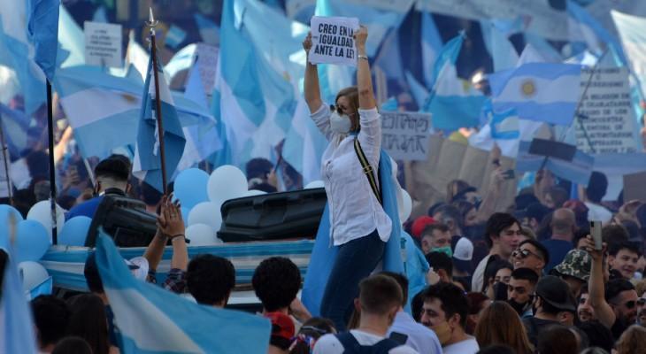 Protestas opositoras en el Obelisco y en ciudades del interior del país