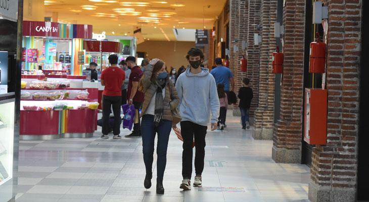 Informan un promedio de 12.551 casos diarios en los últimos 7 días