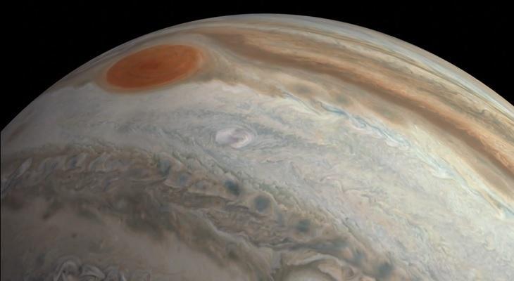 El impresionante vídeo filmado por una nave que sobrevoló Júpiter