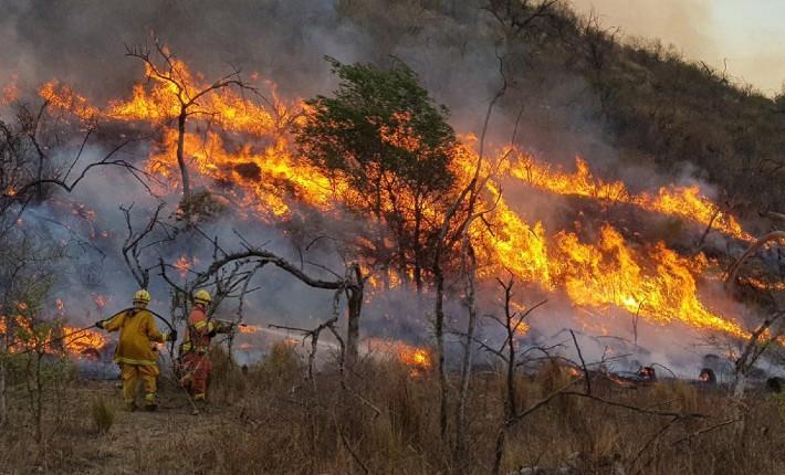 Alerta por un incendio activo en el departamento Tulumba