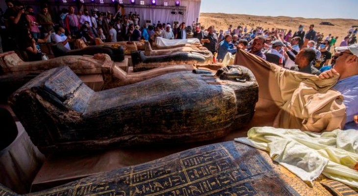 Egipto presenta más de 100 sarcófagos de 2.500 años de antigüedad intactos