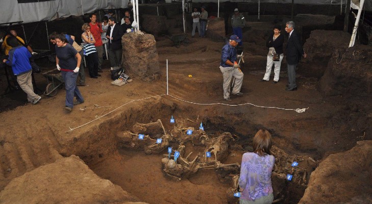 Familiares de desaparecidos se acercaron por los 600 cuerpos hallados Familiares de desaparecidos se acercaron por los 600 cuerpos hallados