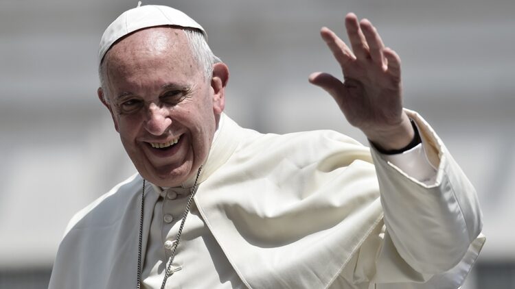 Sin festejos y con un mensaje de la paz: El Papa cumple 84 años