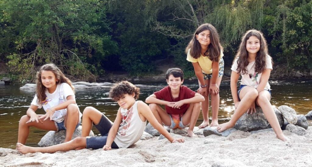 Se estrenó "El club del chiribitil"
