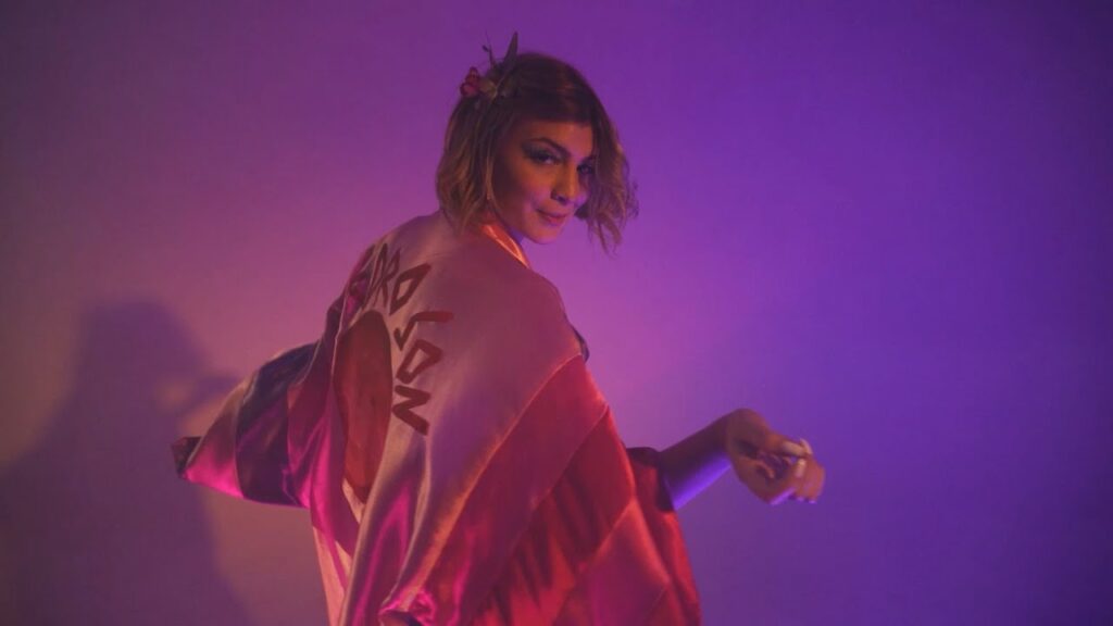 La cantante cordobesa La Lou presentó su nueva canción