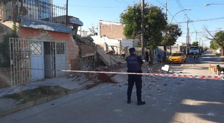 Se derrumbó una casa en Villa El Libertador con la dueña dentro