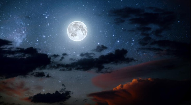 La luna llena provoca que las personas duerman menos